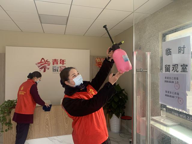 13馬鞍山中心將中心“青年微家”陣地改為臨時(shí)留觀室，青年志愿者定期進(jìn)行場(chǎng)所消毒處理，進(jìn)一步發(fā)揮團(tuán)屬陣地和青年志愿者作用（3）.jpg